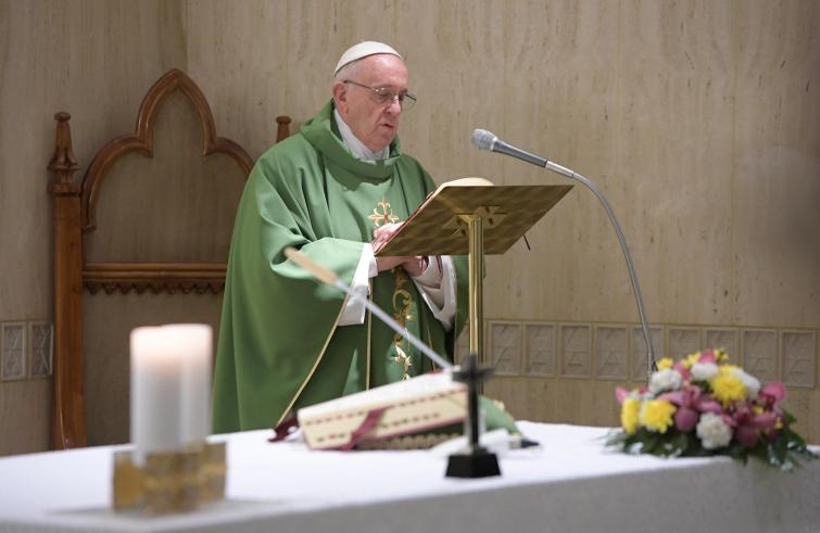 Papa Francesco vicino agli infermieri: “Li ringrazio di cuore”