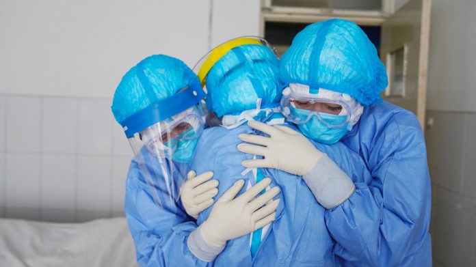 Covid, studio Fnopi: “Quaranta infermieri deceduti e 14mila contagiati”